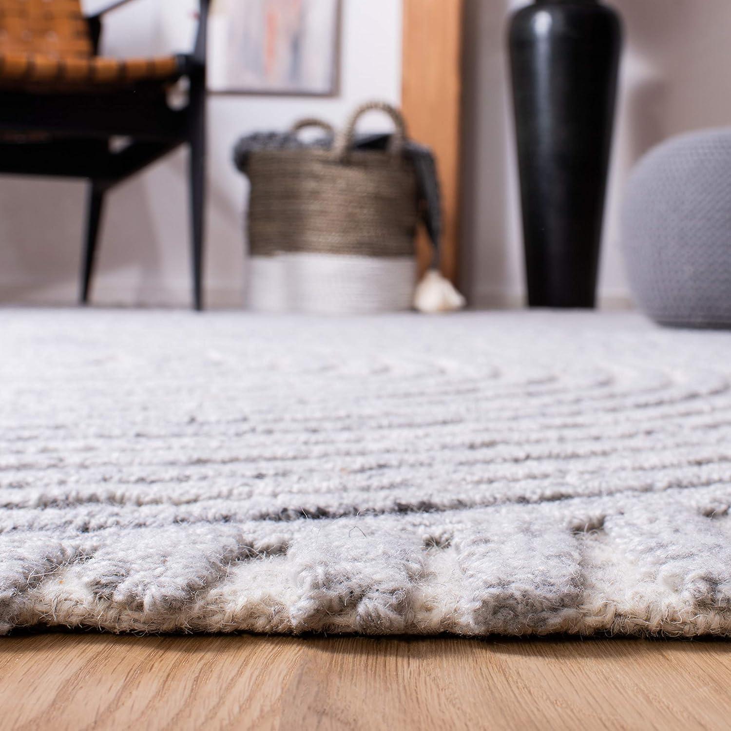 image:imageSAFAVIEH South Hampton Collection 8 x 10 Beige SHA301B Handmade Abstract Wool Area RugGrey