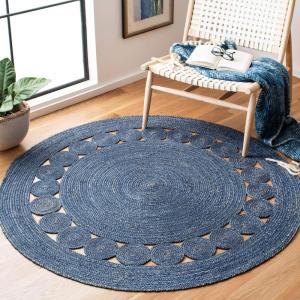 SAFAVIEH Area Rug 5′ Round – Natural Fiber Collection – Ivory, Handmade Jute, Boho Farmhouse Braided Design (NF364B)(Navy)