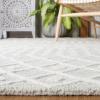 SAFAVIEH Blossom Collection Area Rug – 6′ Square, Beige & Ivory, Handmade Moroccan Wool, Ideal for High Traffic Areas in Living Room, Bedroom (BLM115B)(Silver/Ivory)