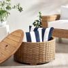 SAFAVIEH Couture Collection – Anguilla Faux Wicker Indoor/Outdoor Storage Coffee Table, Fully Assembled, Natural Brown Patio Accent Table with Removable Wood Top (CPT2103A)
