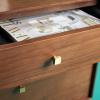 SAFAVIEH Couture Home Collection Adelyn Walnut & Gold 2-Drawer Nightstand Table, Fully Assembled (SFV7209A)(Walnut / Gold)