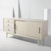 SAFAVIEH Couture Collection Tomas Mid-Century White Washed 3-Drawer Sliding Door Entertainment Media Stand (Fits up to a 65″ Flatscreen TV)(White Washed)