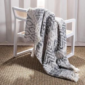 SAFAVIEH Santi Fringe Throw Blanket, 50″x60″, Grey/White