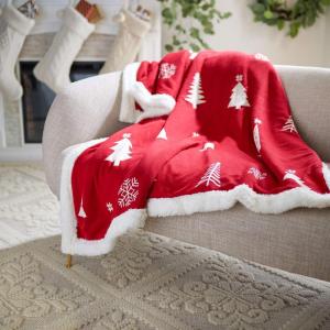 SAFAVIEH Home Collection Cedar Red Sherpa 50 x 60-inch Holiday Decorative Throw Blanket(Red)
