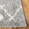 SAFAVIEH Berber Shag Collection 5’5″ x 7’7″ Cream / Navy BER164D Moroccan Non-Shedding Living Room Bedroom Dining Room Entryway Plush 1.25-inch Thick Area Rug(Light Grey/Cream)