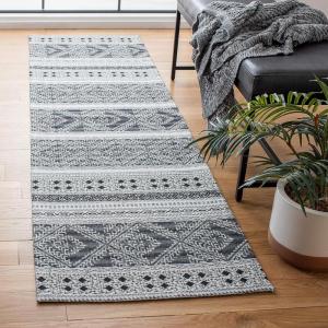 SAFAVIEH Area Rug 8×10 – Classic Vintage Collection – Large – Grey, Handmade, Moroccan Boho Design, Ideal for Living Room, Bedroom, Office, Dining Space (CLV717F)(Black)