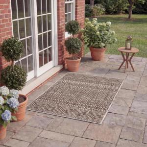 SAFAVIEH Washable Rug Outdoor Courtyard Collection – 5’3″ x 7’7″, Black & Grey, Non-Shedding & Easy Cleaning, Ideal for Patio, Backyard, Mudroom (CY8196-37612)(Grey/Brown)