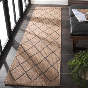 SAFAVIEH Washable Rug Outdoor Retreat Collection – 5’3″ x 7’6″, Natural & Black, Non-Shedding & Easy to Clean, Ideal for Patio, Backyard, Mudroom (RTE256B)(Natural/Black)