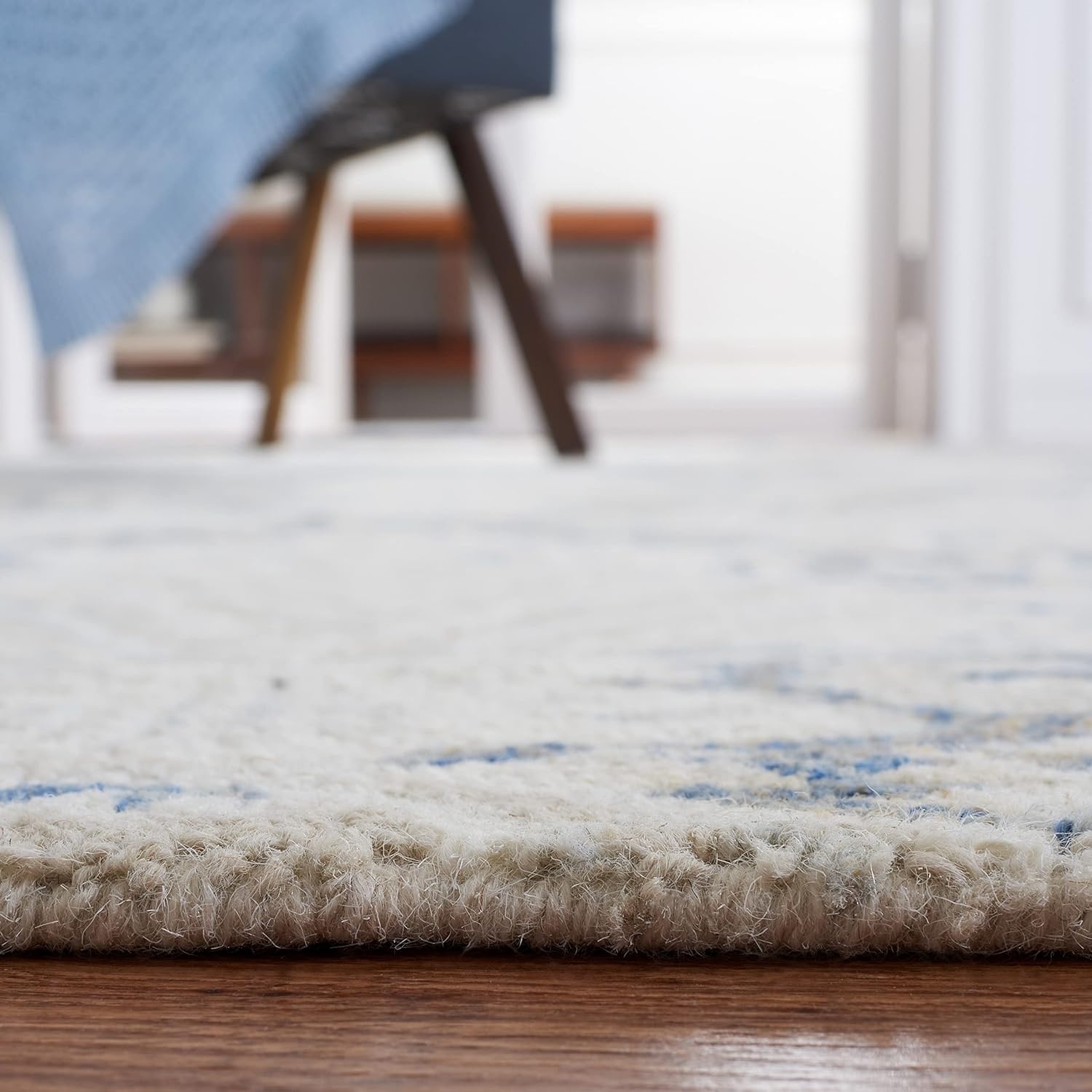 image:imageSAFAVIEH Area Rug 8x10 MicroLoop Collection Large Beige Handmade Wool Ideal for Living Room Bedroom Office Dining Space MLP539BBlueIvory
