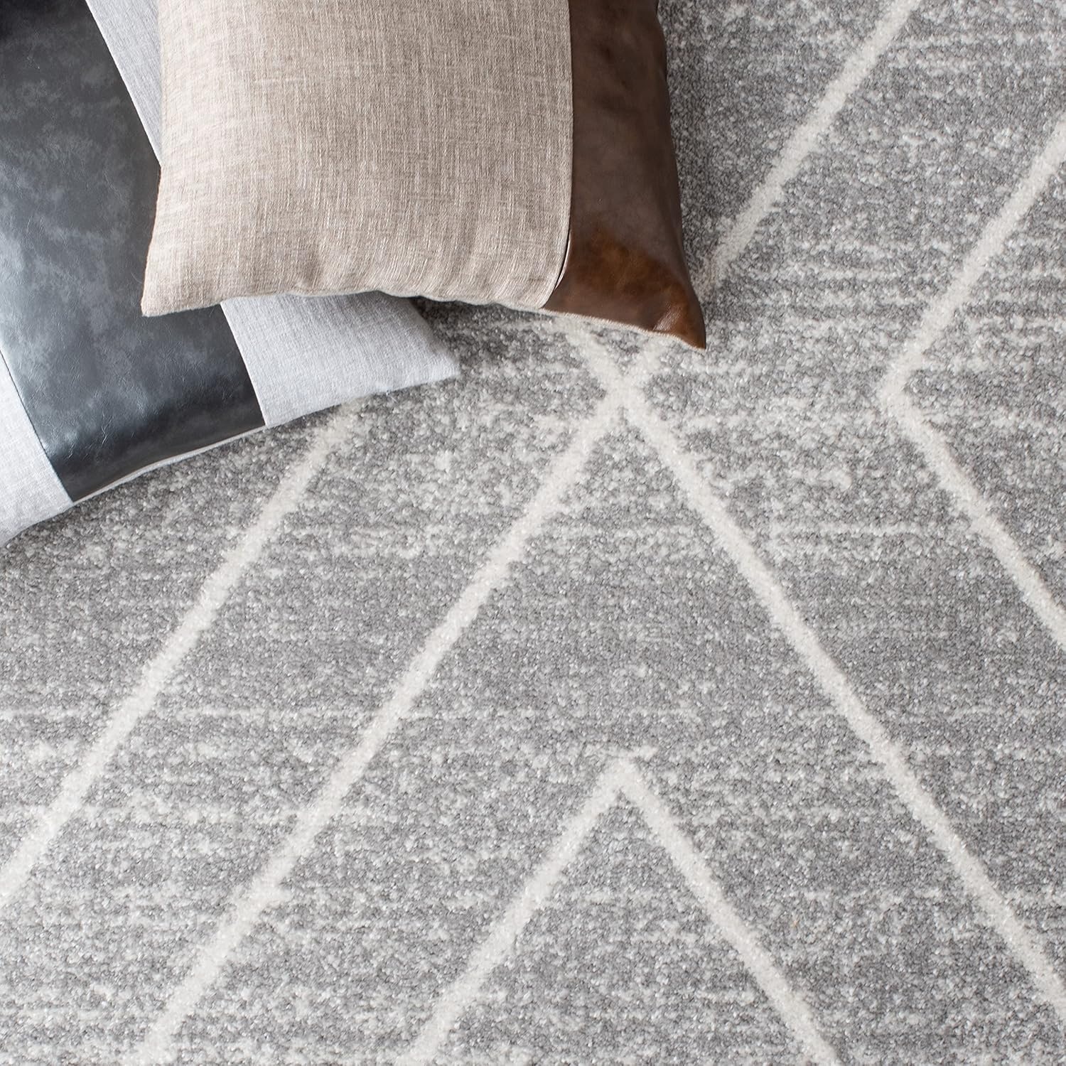 image:imageSAFAVIEH Area Rug 8x10 Adirondack Collection Large Black amp Light Grey Modern Geometric Design NonShedding amp Easy Cleaning Ideal for Living Room Bedroom Office Dining Space ADR251FGreyIvory