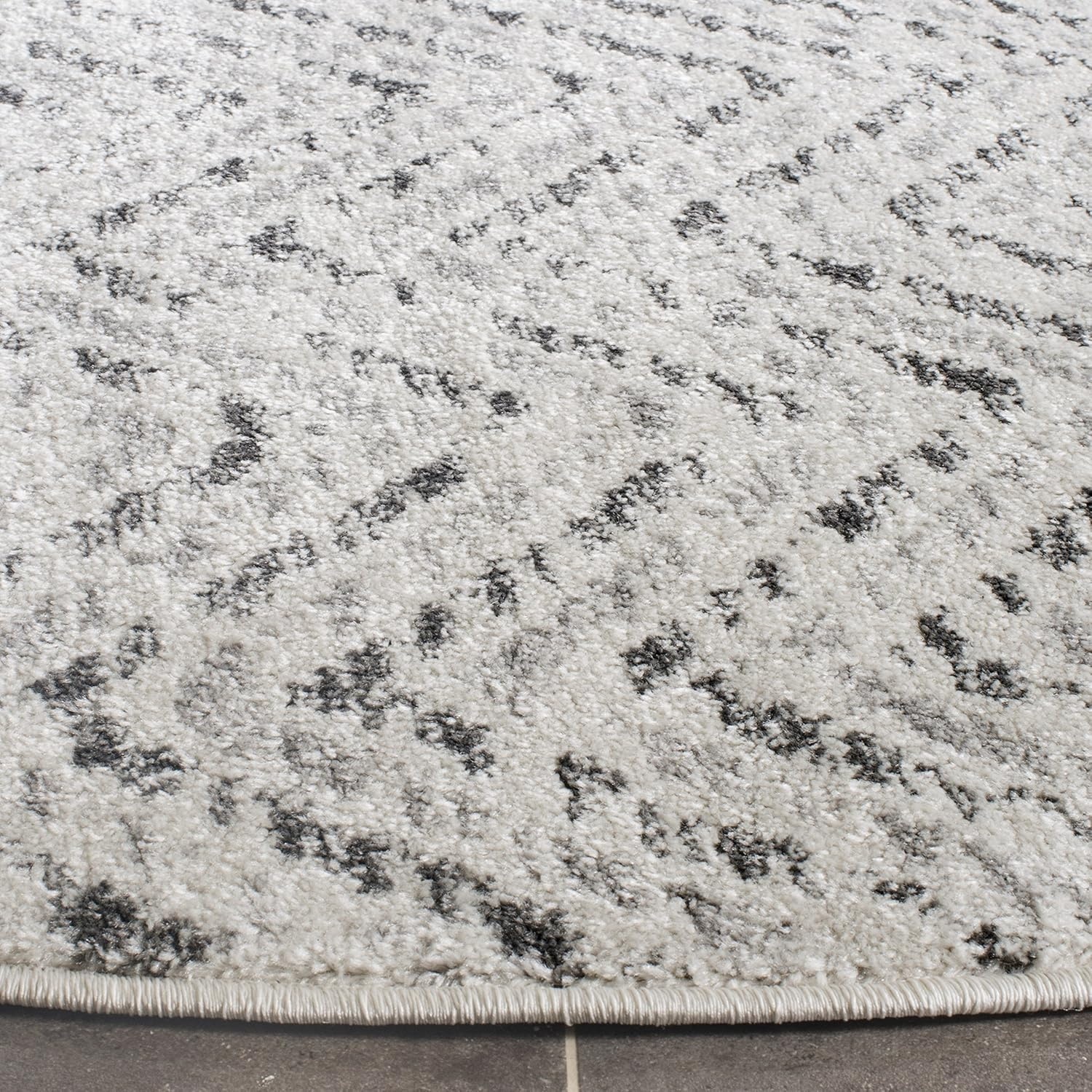 image:imageSAFAVIEH Area Rug 8x10 Adirondack Collection Large Ivory amp Charcoal Chevron Pattern NonShedding amp Easy Cleaning Ideal for Living Room Bedroom Office Dining Space ADR104NIvoryCharcoal