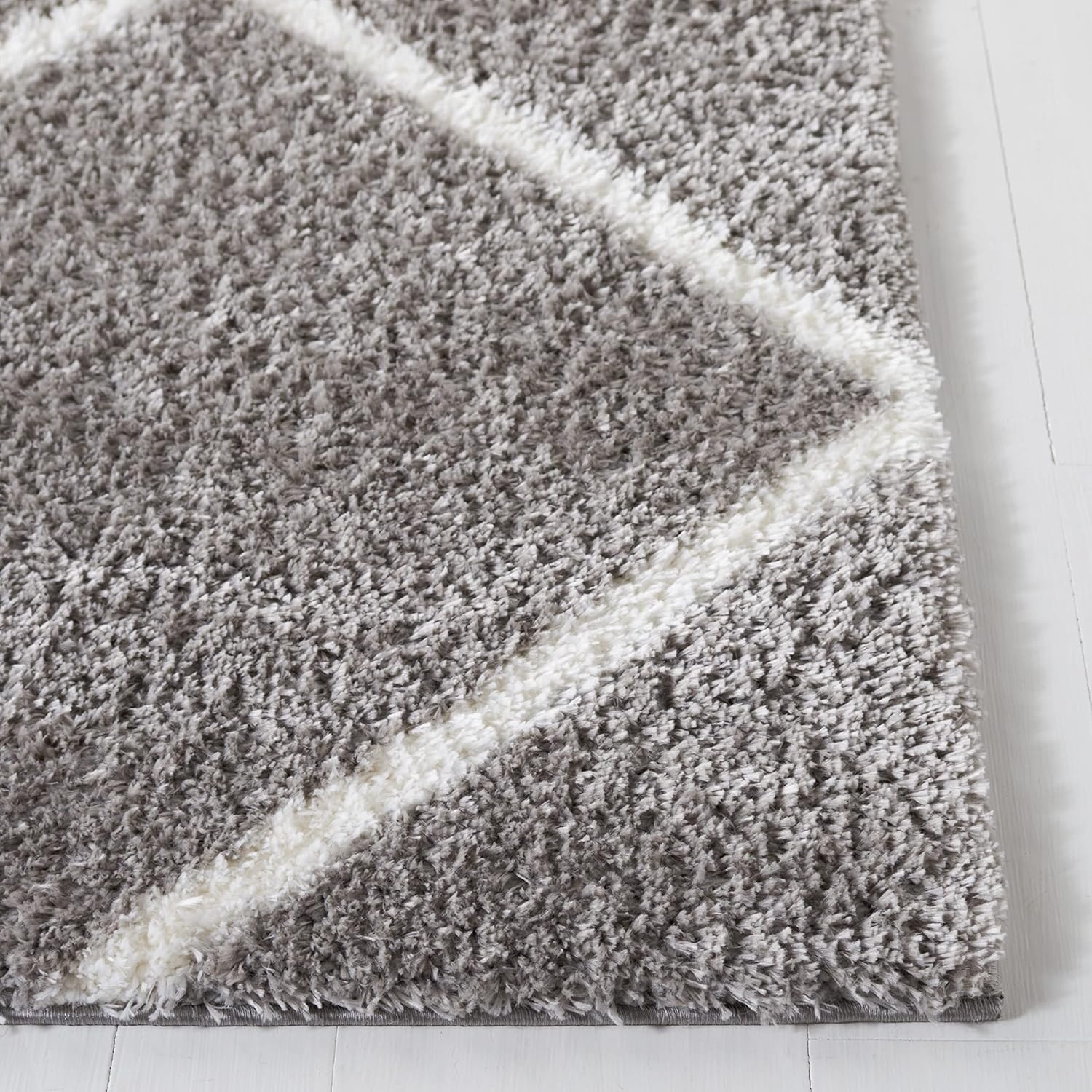 image:imageSAFAVIEH Area Rug 8x10 Tahoe Shag Collection Large Black amp White Trellis Pattern NonShedding amp Easy Cleaning Plush Thick Pile Ideal for Living Room Bedroom Dining Space THO676ZGreyWhite