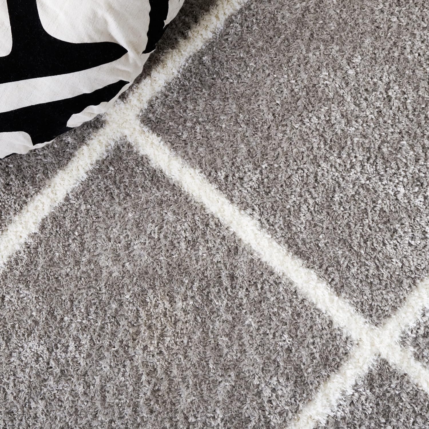image:imageSAFAVIEH Area Rug 8x10 Tahoe Shag Collection Large Black amp White Trellis Pattern NonShedding amp Easy Cleaning Plush Thick Pile Ideal for Living Room Bedroom Dining Space THO676ZGreyWhite