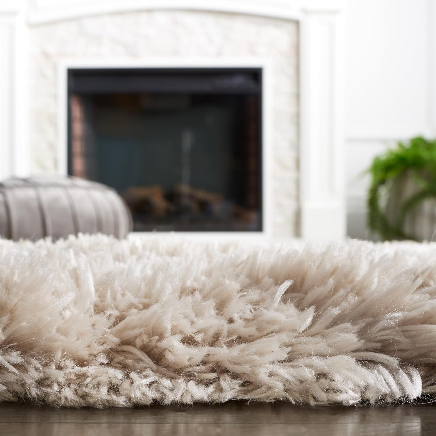 image:imageSAFAVIEH Artic Shag Collection Area Rug 86 x 12 Ivory Handmade Glam 3inch Thick Ideal for High Traffic Areas in Living Room Bedroom SG270ALight Beige