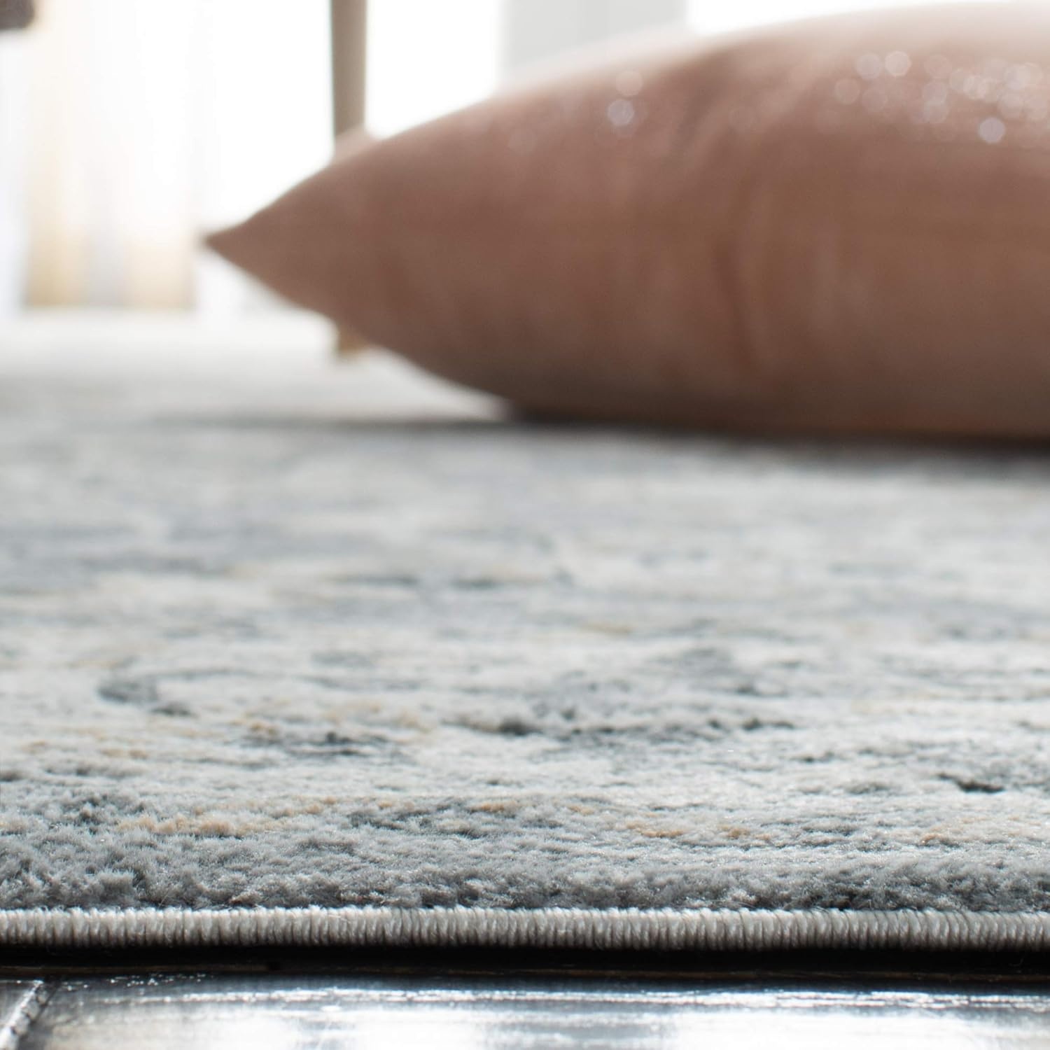 image:imageSAFAVIEH Isabella Collection Area Rug 9 x 12 Light Blue amp Cream Oriental Design NonShedding amp Easy Care Ideal for High Traffic Areas in Living Room Bedroom ISA940MGreyCream