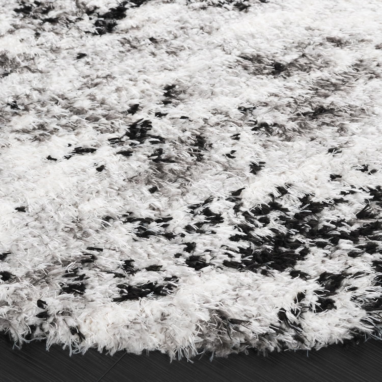 image:imageSAFAVIEH Lindsay Shag Collection Area Rug 9 x 12 Grey amp Black Ivory Modern Design 2inch Thick Ideal for the Living Room Dining Bedroom LNS556GGreyBlack Ivory